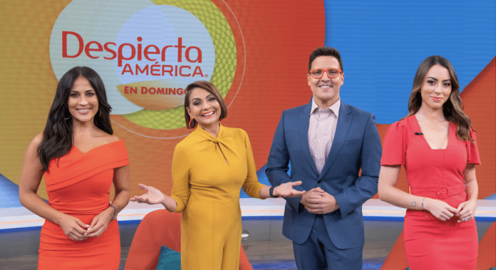 Maria Antonieta Collins, Raul Gonzalez, Jackie Guerrido,Carolina Rosario,